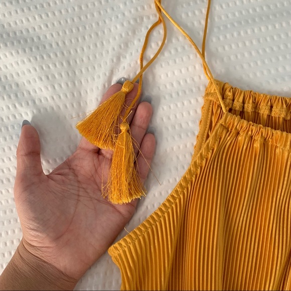 h&m mustard yellow flowy top with straps - Picture 7 of 7